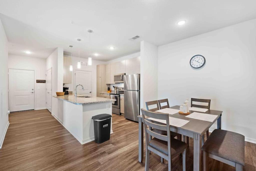 Lavish 2Br Apartment In 坦帕 外观 照片